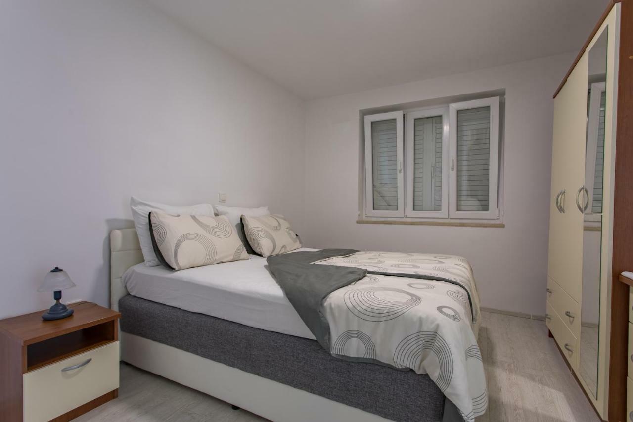 Apartmani Marija Jakir Брела Екстериор снимка