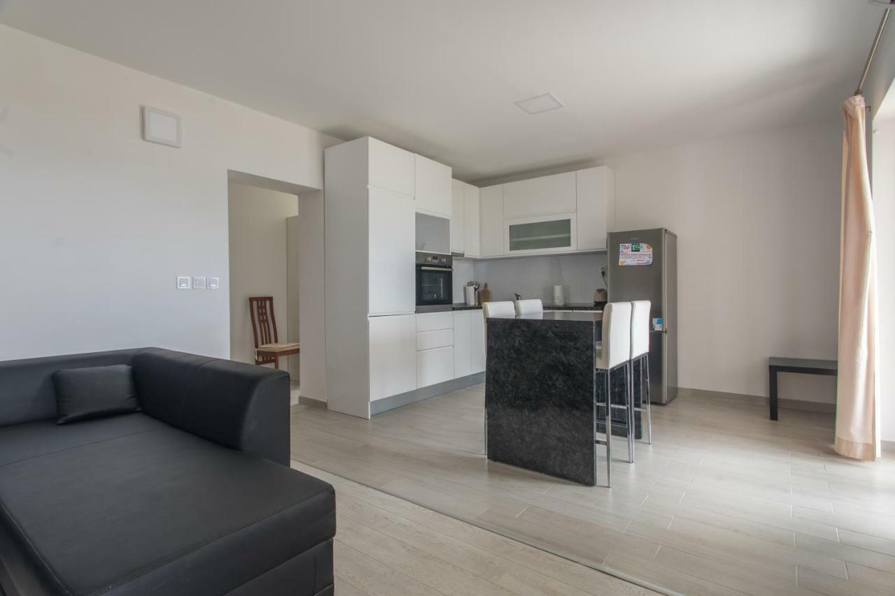 Apartmani Marija Jakir Брела Екстериор снимка
