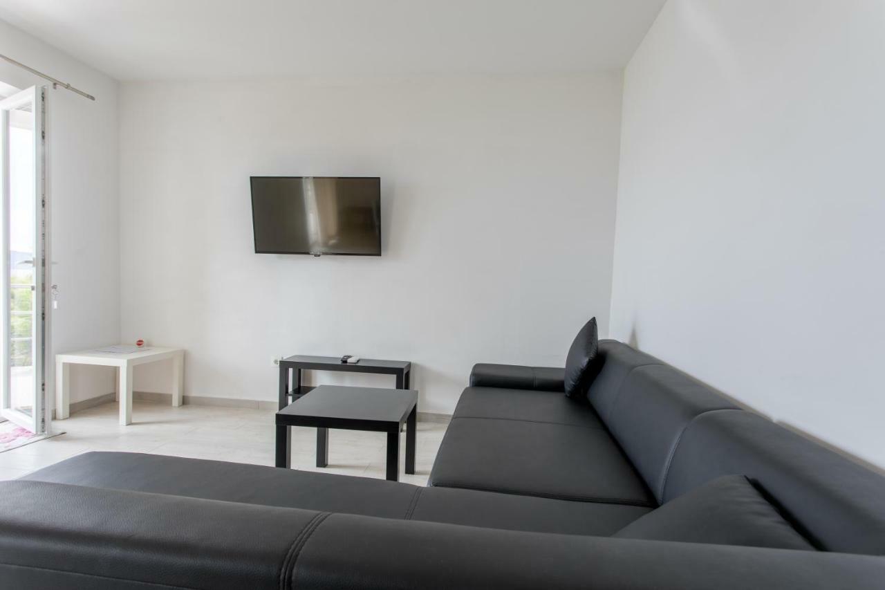 Apartmani Marija Jakir Брела Екстериор снимка