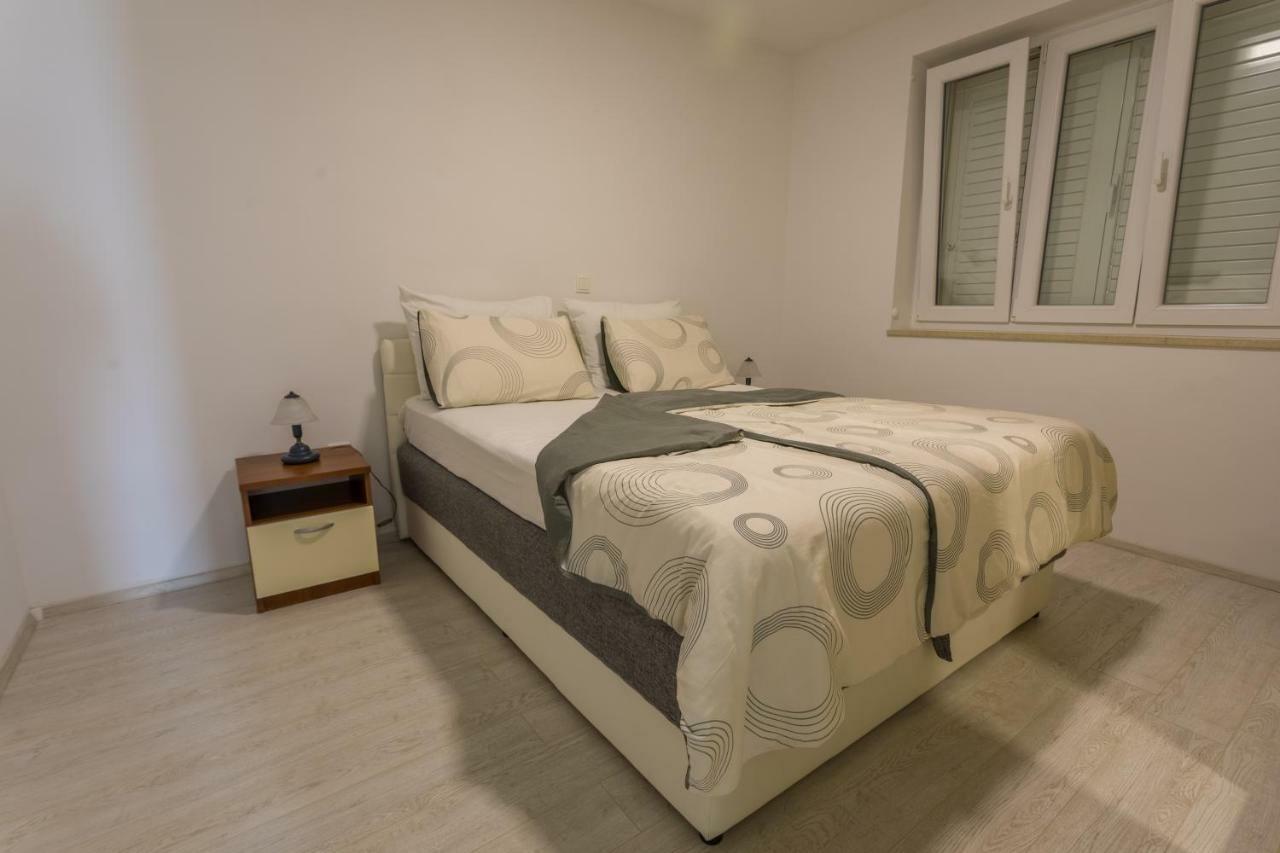 Apartmani Marija Jakir Брела Екстериор снимка