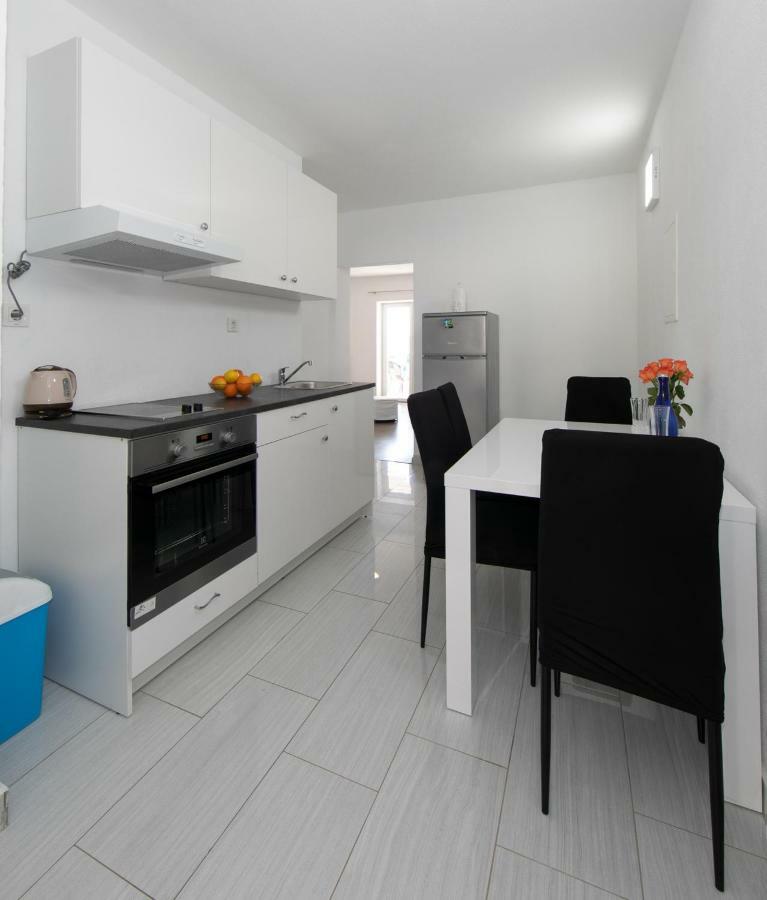 Apartmani Marija Jakir Брела Екстериор снимка