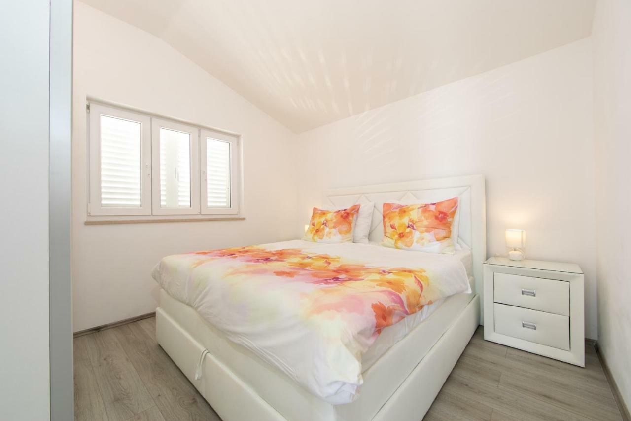Apartmani Marija Jakir Брела Екстериор снимка